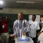 Presidential candidate Roch Marc Kabore (c) votes during the presidential and legislative election at a polling station in Ouagadougou, Burkina Faso, November 29, 2015. REUTERS/Joe Penney