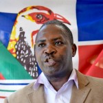 O porta-voz da Renamo, António Muchanga, fala aos jornalistas durante uma conferência de imprensa onde anunciou a suspensão das suas ações armadas no centro de Moçambique, para permitir o recenseamento eleitoral na região, em Maputo, Moçambique, 07 de maio de 2014. ANTÓNIO SILVA/LUSA