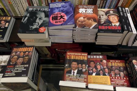 Books on China politics and senior leaders are displayed inside a bookstore in Hong Kong, China January 8, 2016. Picture taken January 8, 2016. REUTERS/Bobby Yip