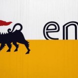 The logo of oil company Eni is pictured at San Donato Milanese near Milan February 5, 2013.   REUTERS/Stefano Rellandini