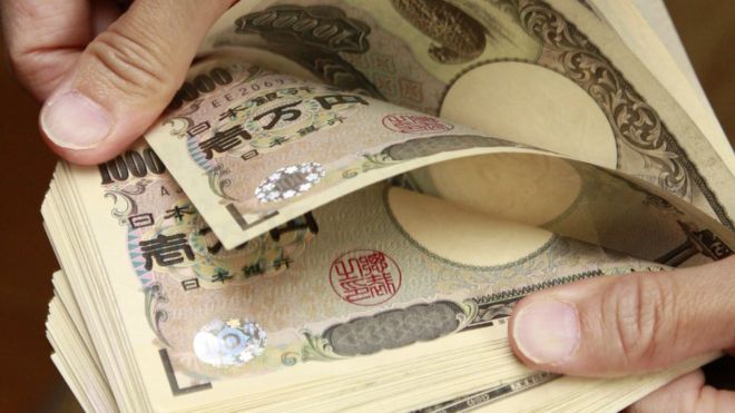 Mhoje_japanmoney_photo_jpg