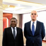 Mhoje_nyusidescalzi3_photo_jpg