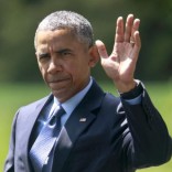 U.S. President Barack Obama waves as he walks from the Oval Office of the White House in Washington before their departure  September 9, 2015.  REUTERS/Yuri Gripas