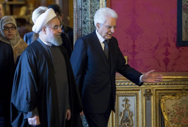 Iran's President Hassan Rouhani (L) walks next to his Italian counterpart President Sergio Mattarella at the Quirinale presidential palace in Rome, Italy, January 25, 2016.  REUTERS/Italian Presidency Press Office/Handout via Reuters