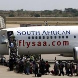 Passengers board a South African Airways Boeing 737 aircraft at the Kamuzu International Airport in Lilongwe in a file photo.
  REUTERS/Siphiwe Sibeko
