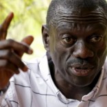 Opposition leader Kizza Besigye speaks during a news conference at his home at the outskirts of Kampala, Uganda, February 21, 2016.    REUTERS/Goran Tomasevic