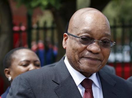 South Africa's President Jacob Zuma is pictured during his visit to the Lodewyk P. Spies Old Age Home in Eersterust, Pretoria, December 15, 2015.   REUTERS/Siphiwe Sibeko