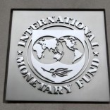 The International Monetary Fund (IMF) logo is seen at the IMF headquarters building during the 2013 Spring Meeting of the International Monetary Fund and World Bank in Washington, April 18, 2013. REUTERS/Yuri Gripas