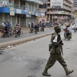An Ugandan soldier patrols a street in Kampala, Uganda February 20, 2016.  REUTERS/Goran Tomasevic
