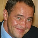 This photo taken on August 23, 2002 shows Russian Minister of Press, Television and Radio Broadcasting, Mikhail Lesin during his trip to Vladivostok with Russian president. Controversial Russian media mogul Mikhail Lesin, who helped found the RT English-language television network, has been found dead at a Washington hotel on November 6, 2015. He was 57. AFP PHOTO / ALEXANDER NEMENOV        (Photo credit should read ALEXANDER NEMENOV/AFP/Getty Images)