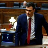 Spain's Socialist Party (PSOE) leader Pedro Sanchez returns to his seat during an investiture debate at parliament in Madrid, Spain, March 2, 2016. REUTERS/Andrea Comas