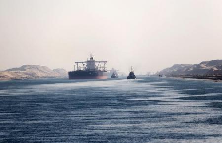 A cargo ship passes through the New Suez Canal in Ismailia, Egypt, January 17, 2016. REUTERS/Mohamed Abd El Ghany - RTX22RYH