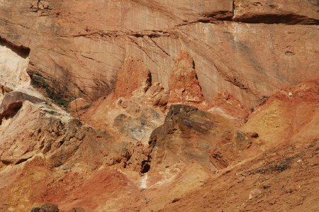Mhoje_bauxite_photo_jpg