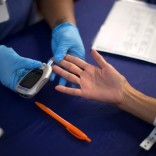 A person receives a test for diabetes during Care Harbor LA free medical clinic in Los Angeles, California September 11, 2014. REUTERS/Mario Anzuoni