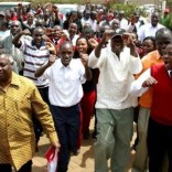 Trade Union leaders arrive at a venue where Kenya Airways staff chant slogans during the second day of their strike in Kenya's capital of Nairobi, August 15, 2009. REUTERS/Noor Khamis/File Photo