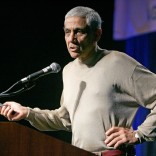 Vinod Khosla speaks about fuels of the future at a Bio Tech conference in Lake Buena Vista, Fla., Wednesday, March 21, 2007.  Khosla, The Sun Microsystems founder and venture capitalist has invested many millions of dollars in biotech companies and others pursuing alternative fuel strategies. (AP Photo/John Raoux)