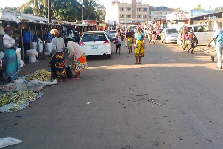 Mhoje_maputodemonstrationmorning_photo_jpg