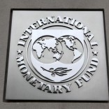 The International Monetary Fund (IMF) logo is seen at the IMF headquarters building during the 2013 Spring Meeting of the International Monetary Fund and World Bank in Washington, April 18, 2013. REUTERS/Yuri Gripas