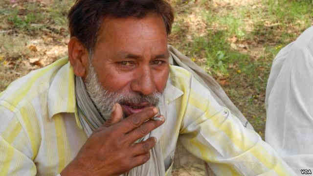 Mhoje_indiansmoker_photo_jpg