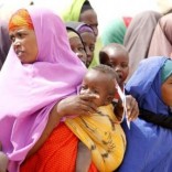 Somali refugees wait to see the United Nations High Commissioner for Refugees (UNHCR) Antonio Guterres at the Ifo camp in Dadaab near the Kenya-Somalia border, May 8, 2015.   REUTERS/Thomas Mukoya