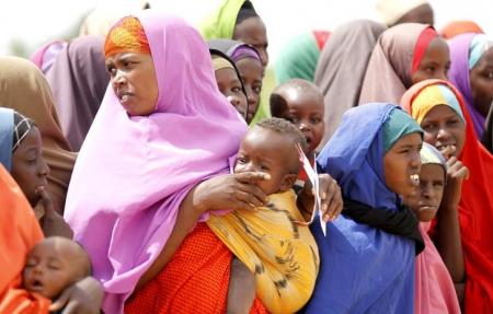 Somali refugees wait to see the United Nations High Commissioner for Refugees (UNHCR) Antonio Guterres at the Ifo camp in Dadaab near the Kenya-Somalia border, May 8, 2015.   REUTERS/Thomas Mukoya