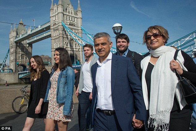 Mhoje_londonmayr_photo_jpg