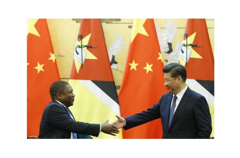Mhoje_nyusixihandshake5_photo_jpg
