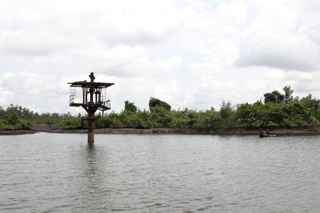 An old oil installation is seen in the creek in Oporoza, Bayelsa state, Nigeria June 6, 2016. REUTERS/Stringer