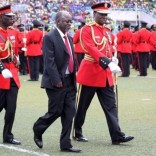 Tanzania's President John Magufuli is escorted after inspecting a Tanzanian military guard of honour during his inauguration ceremony at the Uhuru Stadium in Dar es Salaam, November 5, 2015.  REUTERS/Emmanuel Herman