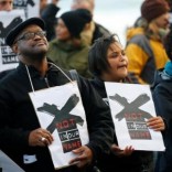 Demonstrators protest against the decision by public broadcaster the South African Broadcasting Corporation (SABC) that it would not broadcast scenes of violent protest, in Cape Town, South Africa, July 1, 2016.  REUTERS/Mike Hutchings