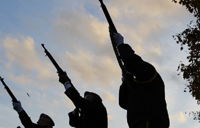 The American Legion Post 100 rifle squad fires a volley during Veterans Day ceremonies in Pelham, New Hampshire November 11, 2014.        REUTERS/Brian Snyder    (UNITED STATES - Tags: MILITARY TPX IMAGES OF THE DAY) - RTR4DS2U
