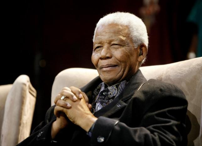 Former South African President Nelson Mandela attends the Sixth Annual Nelson Mandela lecture in Kliptown, near Johannesburg, South Africa July 12, 2008. REUTERS/Mike Hutchings/File Photo