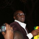 Zimbabwean Pastor Evan Mawarire addresses followers after his release at Harare Magistrates court, July 13, 2016. REUTERS/Philimon Bulawayo