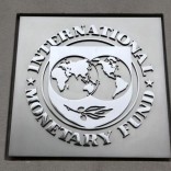 The International Monetary Fund (IMF) logo is seen at the IMF headquarters building during the 2013 Spring Meeting of the International Monetary Fund and World Bank in Washington, April 18, 2013. REUTERS/Yuri Gripas