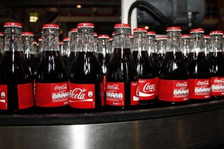 Bottles of Coca-Cola are seen on the production line at their bottling plant in Clamart near Paris June 10, 2010.   REUTERS/Jacky Naegelen
