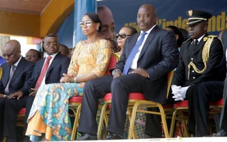 Democratic Republic of the Congo's President Joseph Kabila (2nd R) and First Lady Marie Olive Lembe attend the anniversary celebrations of CongoÕs independence from Belgium in Kindu, the capital of Maniema province in the Democratic Republic of Congo, June 30, 2016. REUTERS/Kenny Katombe - RTX2J2MC