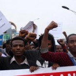 Protesters chant slogans during a demonstration over what they say is unfair distribution of wealth in the country at Meskel Square in Ethiopia's capital Addis Ababa, August 6, 2016. REUTERS/Tiksa Negeri
