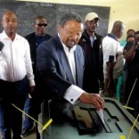 Opposition presidential candidate Jean Ping votes during the presidential election in Libreville, Gabon, August 27, 2016. REUTERS/Erauds Wilfried Obangome