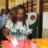 A Zambian casts her vote during the presidential and parliamentary elections in the capital Lusaka, Zambia, August 11, 2016. REUTERS/Jean Serge Mandela