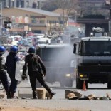 Anti-riot police clear roads during a protest by opposition youths who were demonstrating against alleged brutality by security agents in the capital Harare, Zimbabwe August 24, 2016.    REUTERS/Philimon Bulawayo