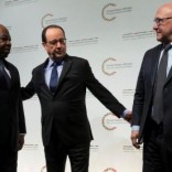 French President Francois Hollande (C) and French Finance Minister Michel Sapin (R) greet Gabon's President Ali Bongo as he arrives to attend the Franco-African Forum at the Bercy Finance Ministry in Paris, February 6, 2015.  REUTERS/Ian Langsdon/Pool/File Photo