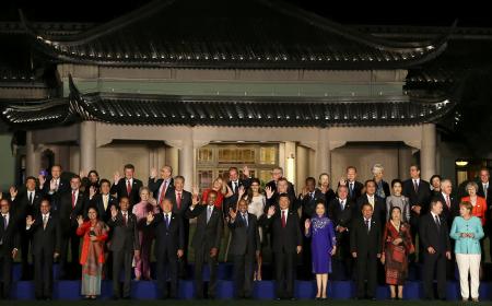 Leaders pose for a family picture during the G20 Summit in Hangzhou, Zhejiang province, China September 4, 2016. REUTERS/Damir Sagolj