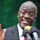 Tanzania's President John Pombe Magufuli addresses members of the ruling Chama Cha Mapinduzi Party (CCM) at the party's sub-head office on Lumumba road in Dar es Salaam, October 30, 2015.REUTERS/Sadi Said