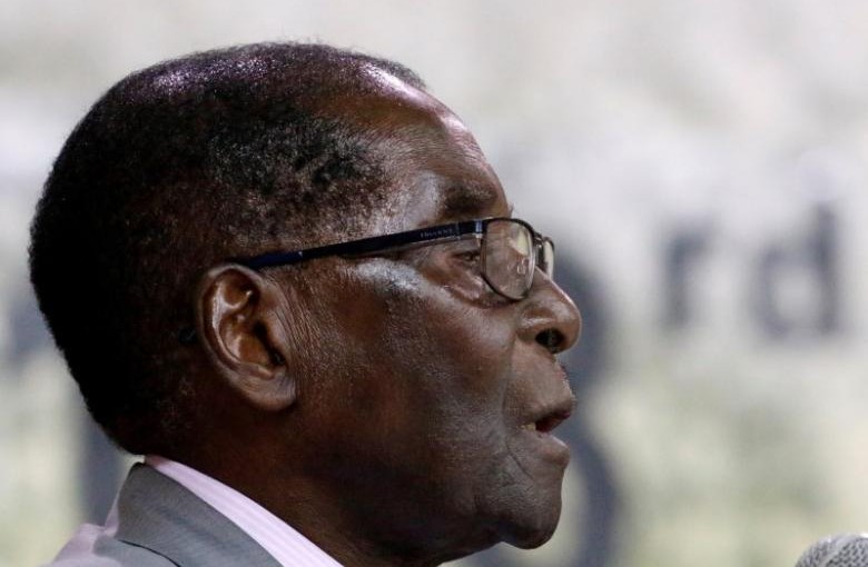 Zimbabwe's President Robert Mugabe addresses the decision making body of his ruling ZANU PF party in Harare, Zimbabwe, September 9, 2016. REUTERS/Philimon Bulawayo