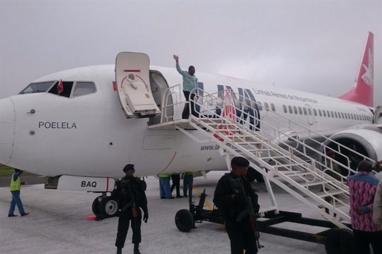mhoje_nyusiplanemagazineindependente_photo_jpg