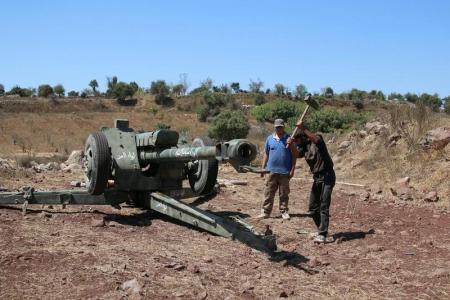 Rebel fighters secure a weapon in Jubata al-Khashab, in Quneitra countryside, Syria September 11, 2016. REUTERS/Alaa Al-Faqir