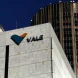 A view shows the company logo of Brazilian mining company Vale SA at its headquarters in downtown Rio de Janeiro August 20, 2014. REUTERS/Pilar Olivares/File Photo