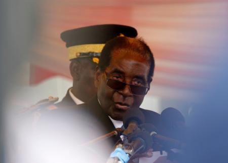 Zimbabwe's President Robert Mugabe attends the burial of National Hero Charles Utete at the Heroes Acre in Harare, Zimbabwe, July 19, 2016. REUTERS/Philimon Bulawayo