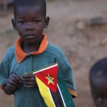 mhoje_mozflagchildn_photo_jpg