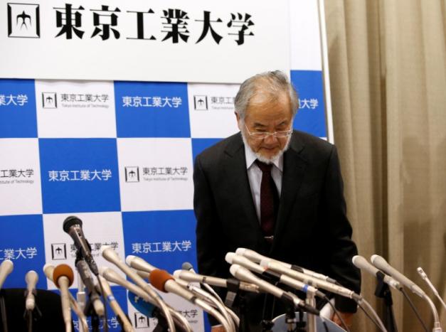 Yoshinori Ohsumi, a professor of Tokyo Institute of Technology, attends a news conference after he won the Nobel medicine prize at Tokyo Institute of Technology in Tokyo, Japan, October 3, 2016.   REUTERS/Kim Kyung-Hooni
